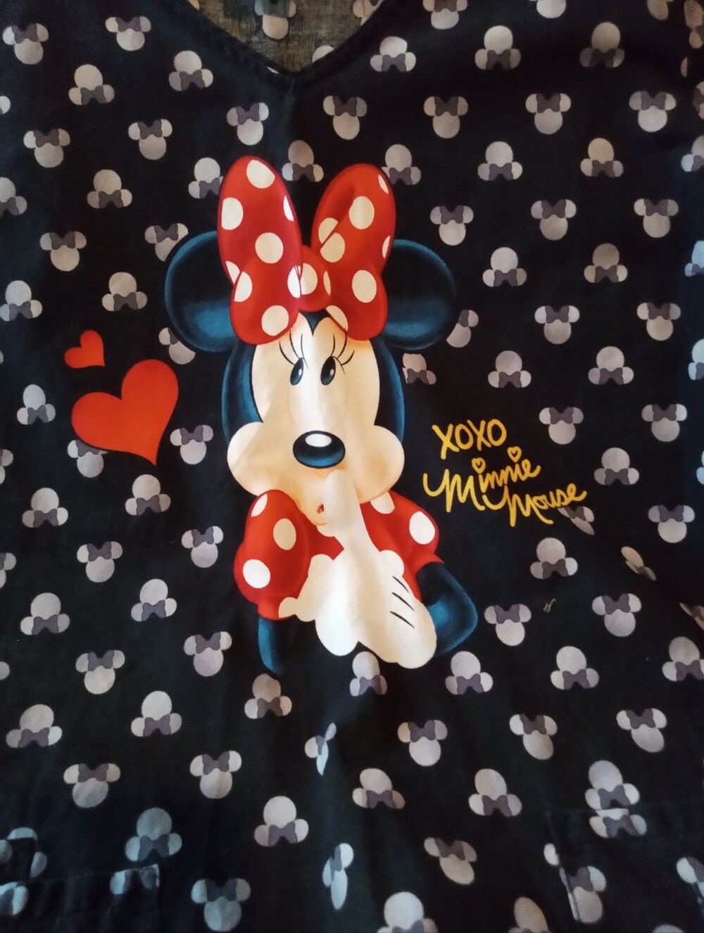 Women's Sz M Disney Black Scrub Top V Neck